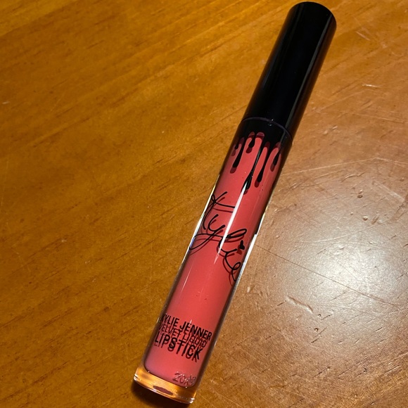 Kylie Jenner Velvet Lip Kit Party Girl - Picture 5 of 16